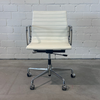 Vitra EA 117 Leder weiß