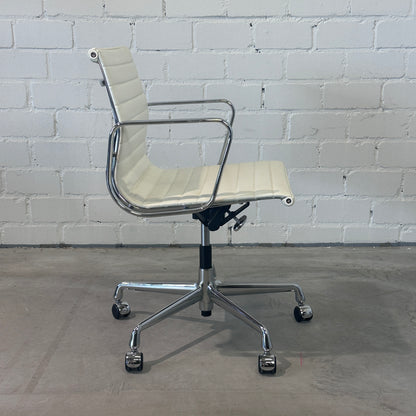 Vitra EA 117 Leder weiß