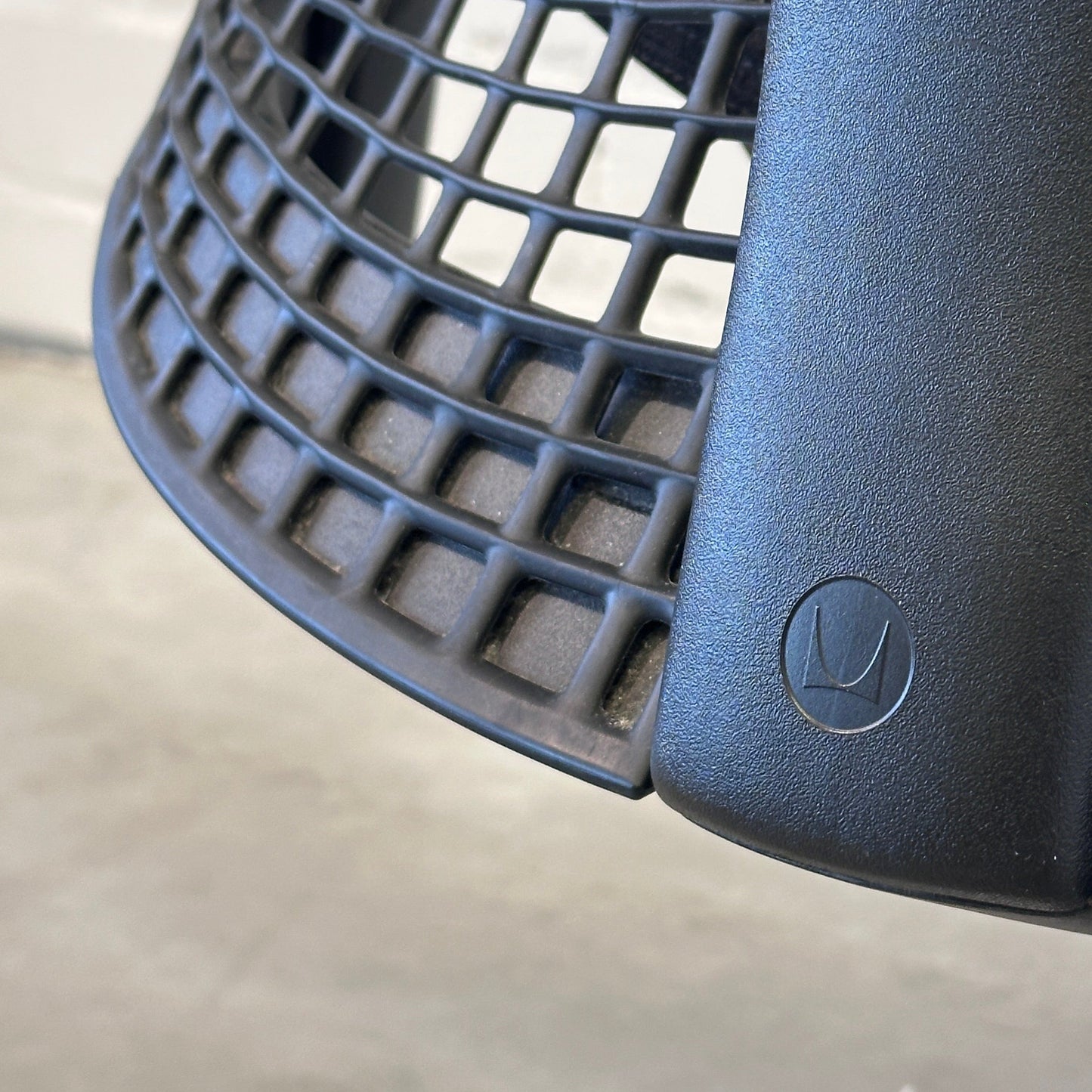 Herman Miller Sayl Schwarz