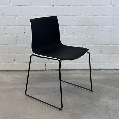 Arper Catifa 46 Leder schwarz/weiß (Kufen)