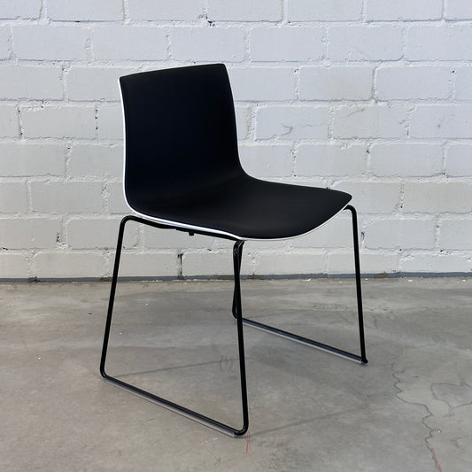 Arper Catifa 46 Leder schwarz/weiß (Kufen)