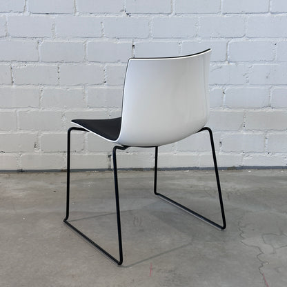 Arper Catifa 46 Leder schwarz/weiß (Kufen)