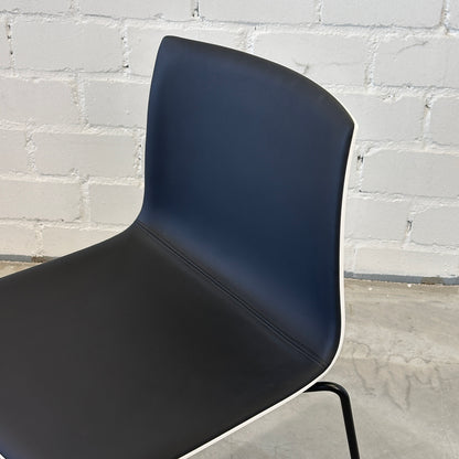 Arper Catifa 46 Leder schwarz/weiß (Kufen)