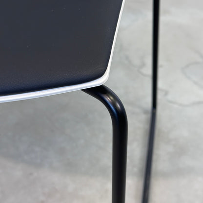 Arper Catifa 46 Leder schwarz/weiß (Kufen)