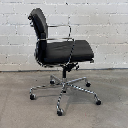 Vitra EA 217 beidseitig Leder schwarz