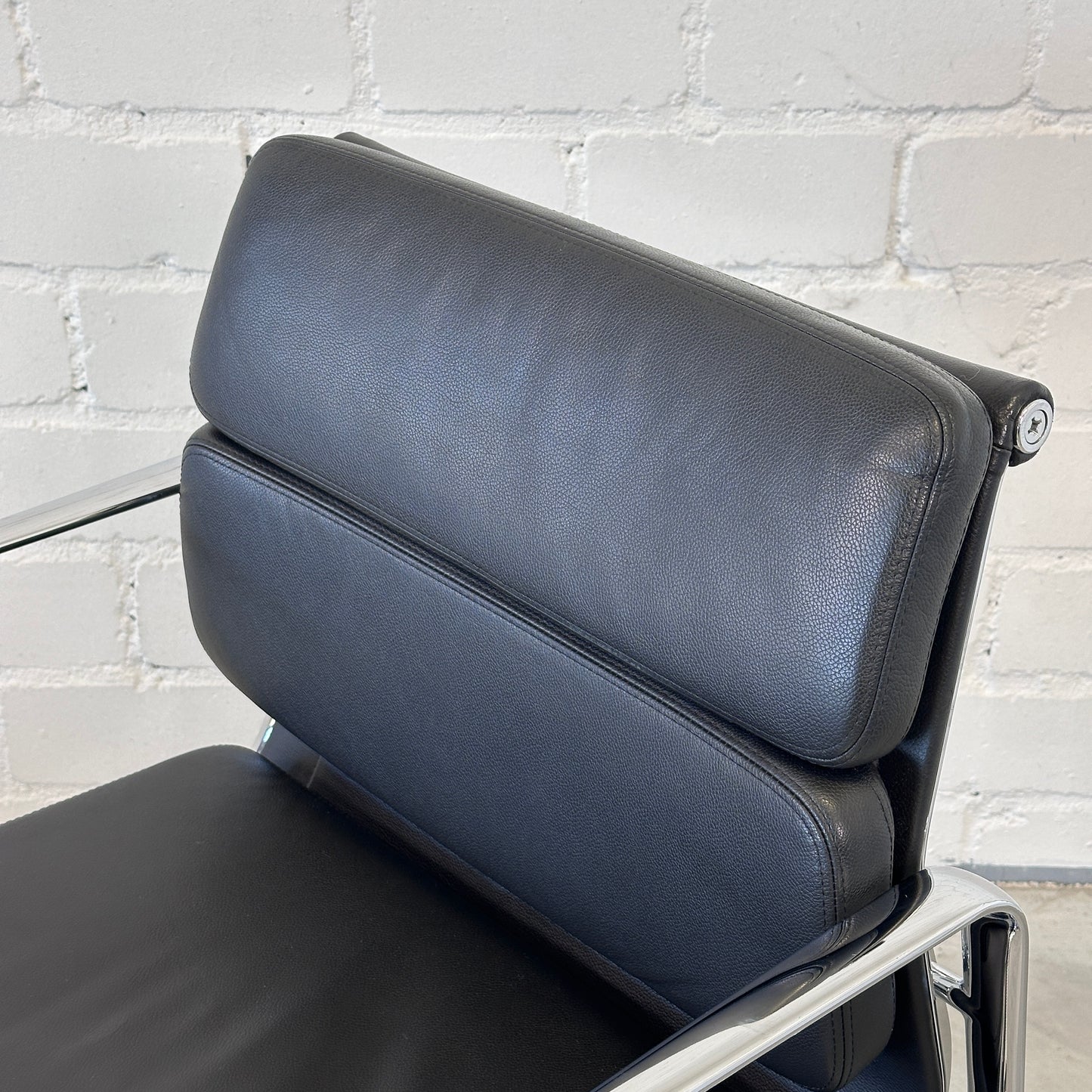 Vitra EA 217 beidseitig Leder schwarz