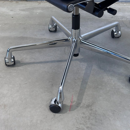 Vitra EA 217 Leder schwarz