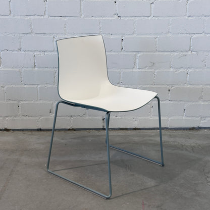 Arper Catifa 46 weiß/taubenblau (Kufen)