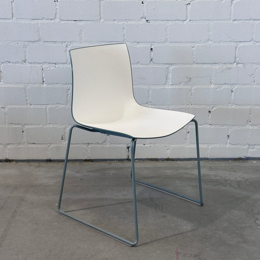 Arper Catifa 46 weiß/taubenblau (Kufen)