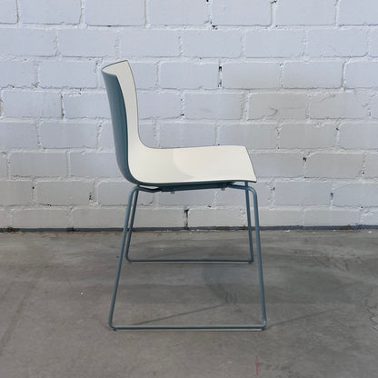 Arper Catifa 46 weiß/taubenblau (Kufen)