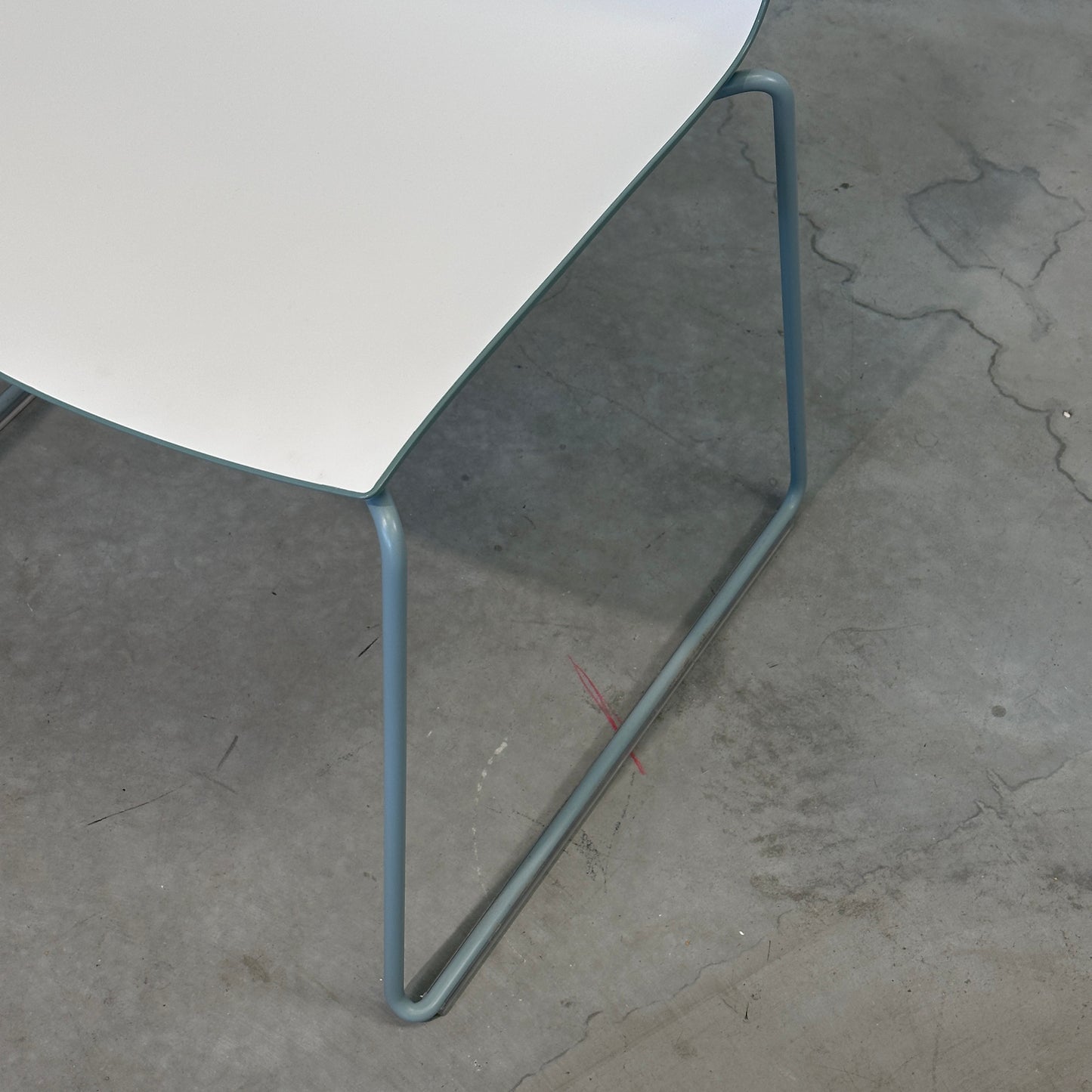 Arper Catifa 46 weiß/taubenblau (Kufen)