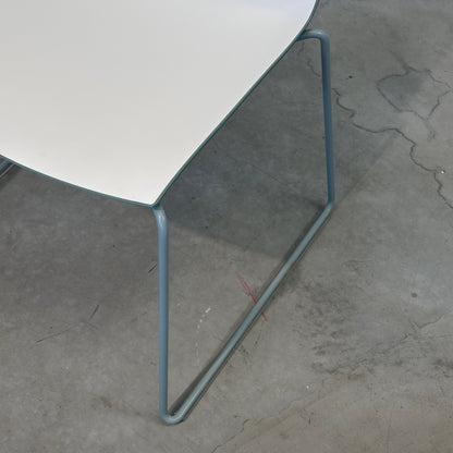 Arper Catifa 46 weiß/taubenblau (Kufen)