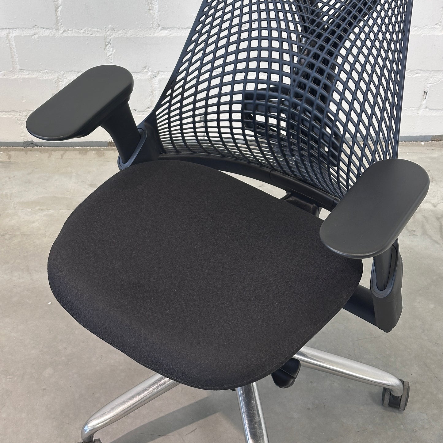 Herman Miller Sayl Schwarz