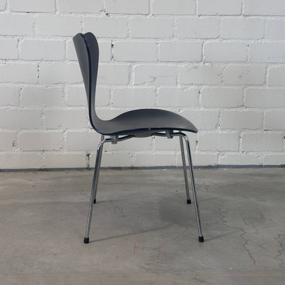 Fritz Hansen Serie 7 Stapelstuhl schwarz (B-Ware)
