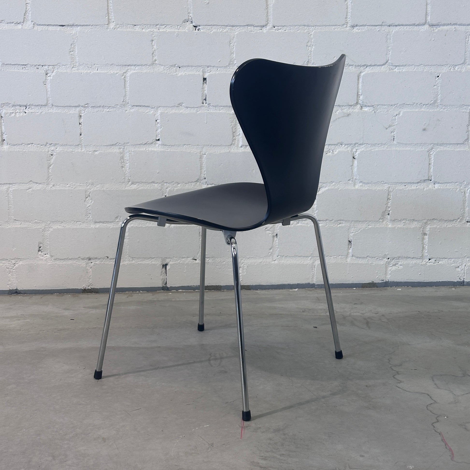 Fritz Hansen Serie 7 Stapelstuhl schwarz (B-Ware)