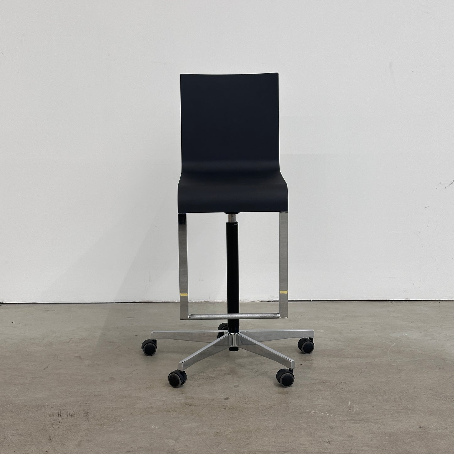 Vitra .03 High schwarz