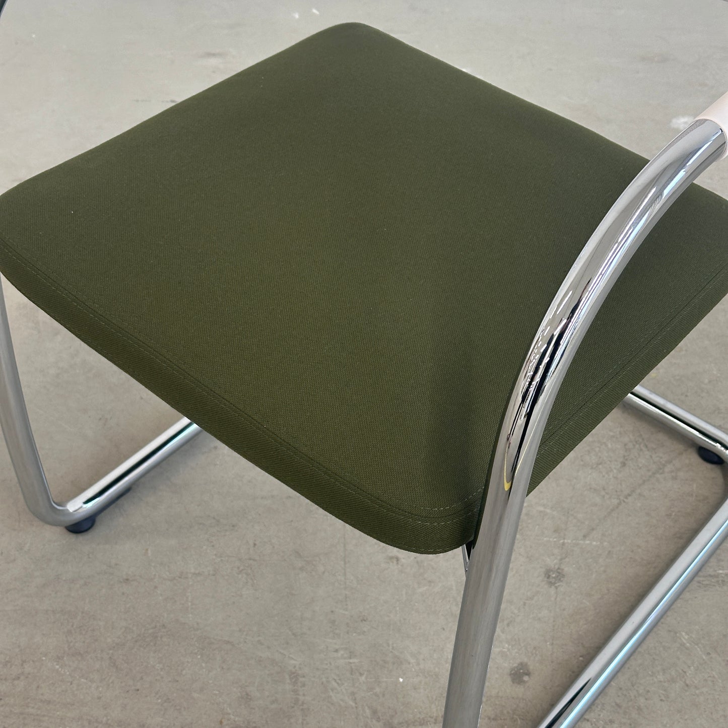 Vitra Visavis 2 weiß/grün