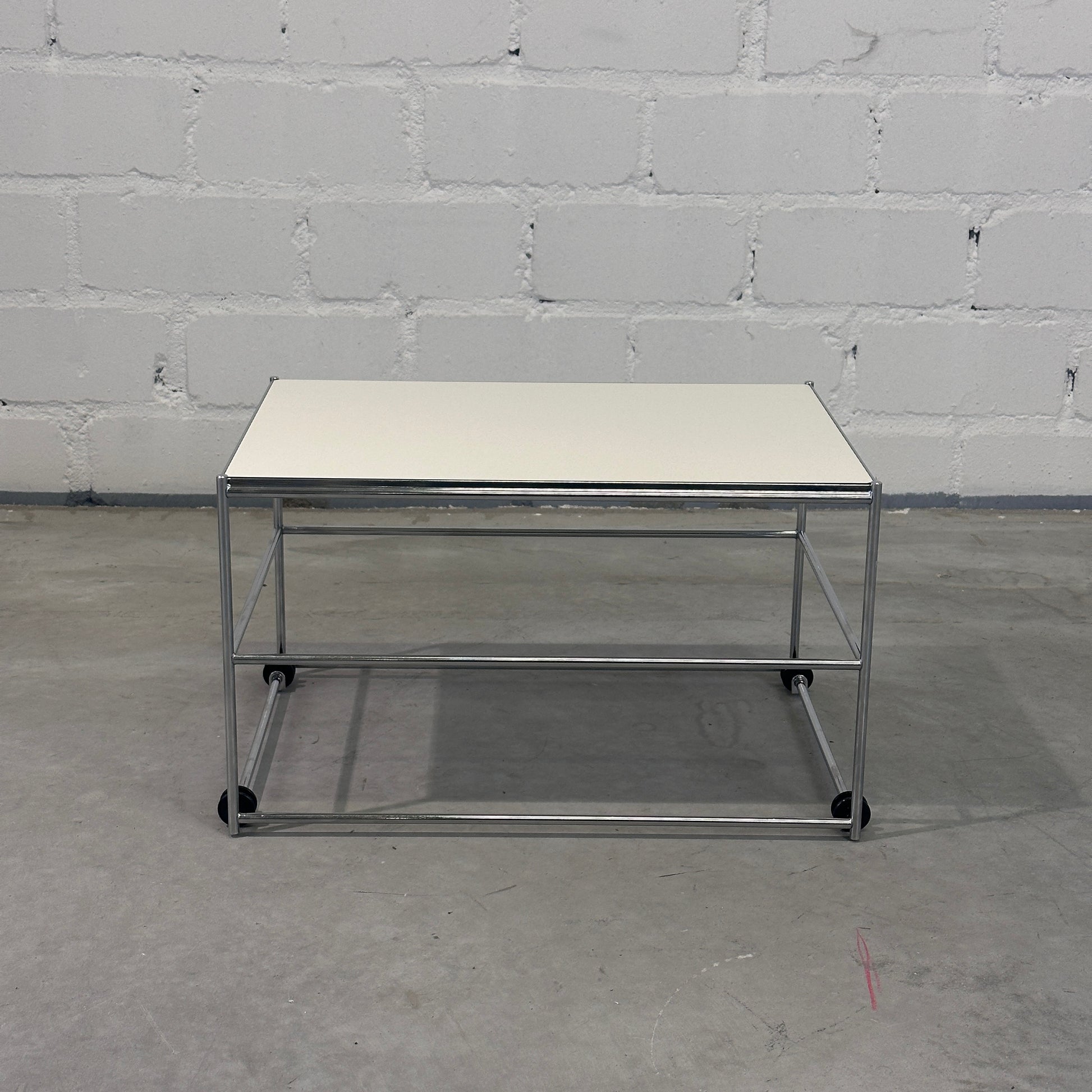 USM Haller Beistelltisch weiß (upcycled) 47x35cm