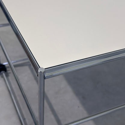 USM Haller Beistelltisch weiß (upcycled) 47x35cm