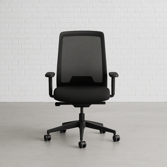 Interstuhl Every Bürostuhl mit schwarzem Polster und Gestell, höhenverstellbar, neigbare Rückenlehne, Sitztiefen- und Armlehnenverstellung