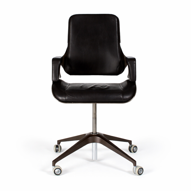 Interstuhl Silver 151S Bürostuhl mit dunkelbraunem Leder und Aluminiumgestell.