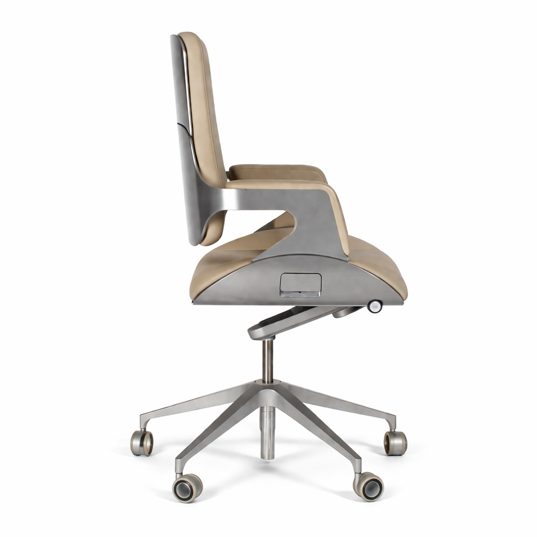 Interstuhl Silver 262S Bürostuhl mit beigem Leder, gebürstetem Aluminiumgestell und Rollen, Seitenansicht.