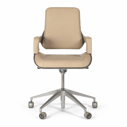 Interstuhl Silver 262S Bürostuhl mit beigem Lederbezug und gebürstetem Aluminiumgestell, frontal.