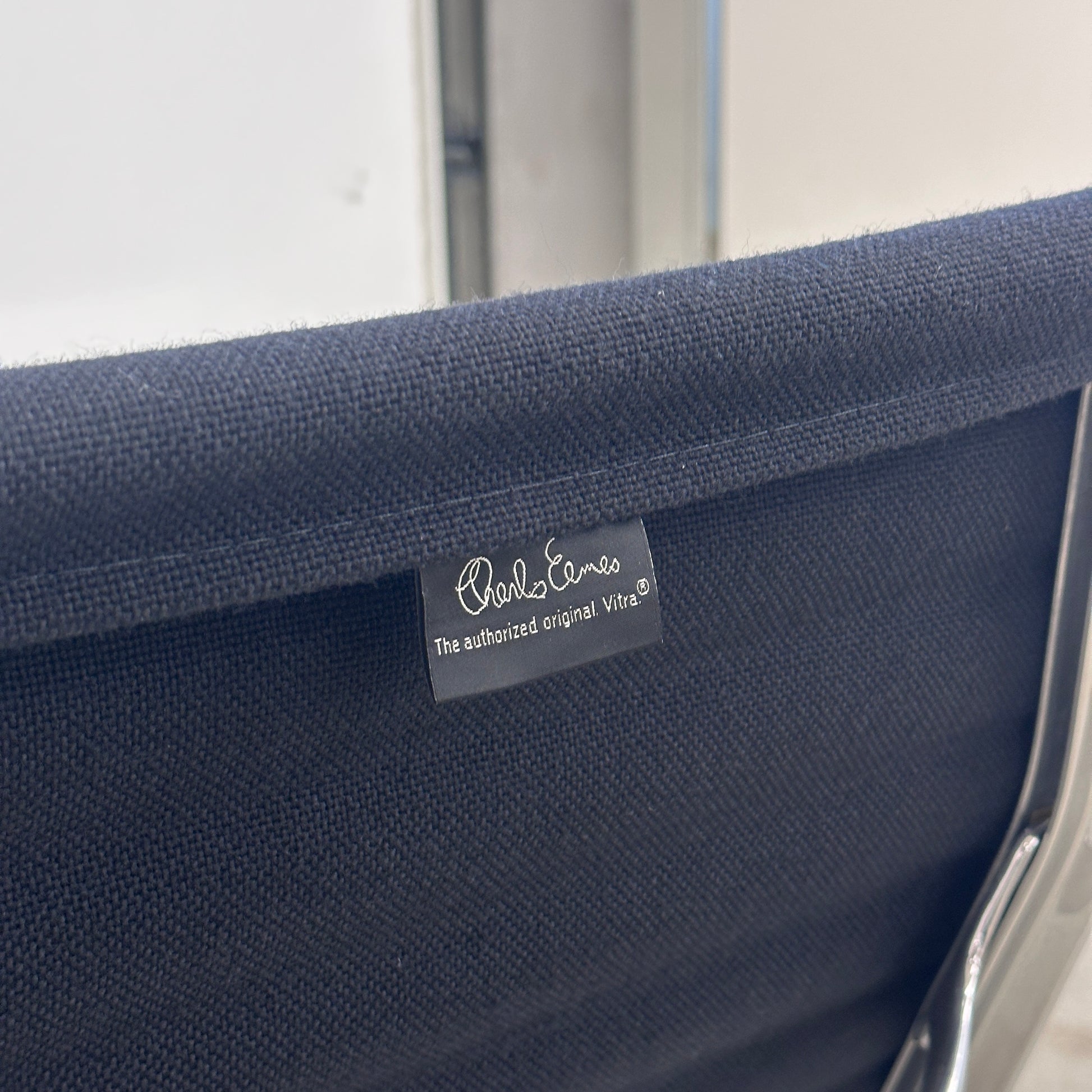 Vitra EA 119 Hopsak (Alu poliert)