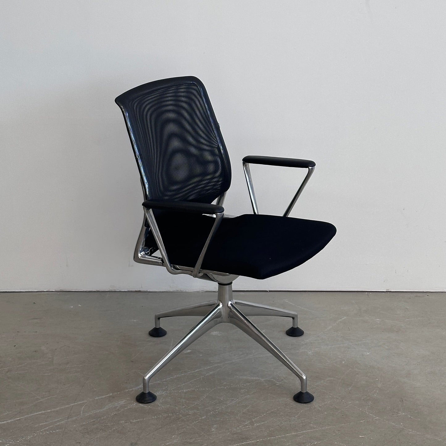 Meda Chair Armlehnen Leder ( Netzrückentausch wird gerade geprüft )