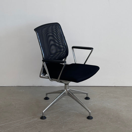 Meda Chair Armlehnen Leder ( Netzrückentausch wird gerade geprüft )