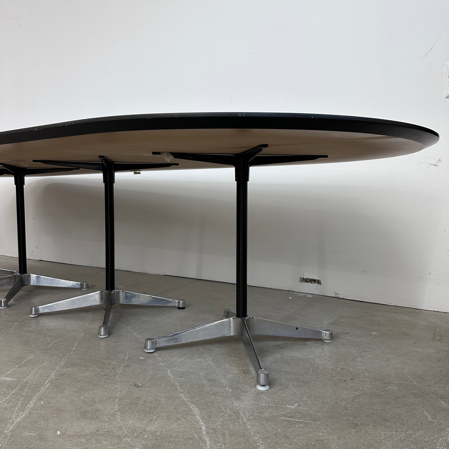 Herman Miller Konferenztisch 340x130cm Linoleum Platte