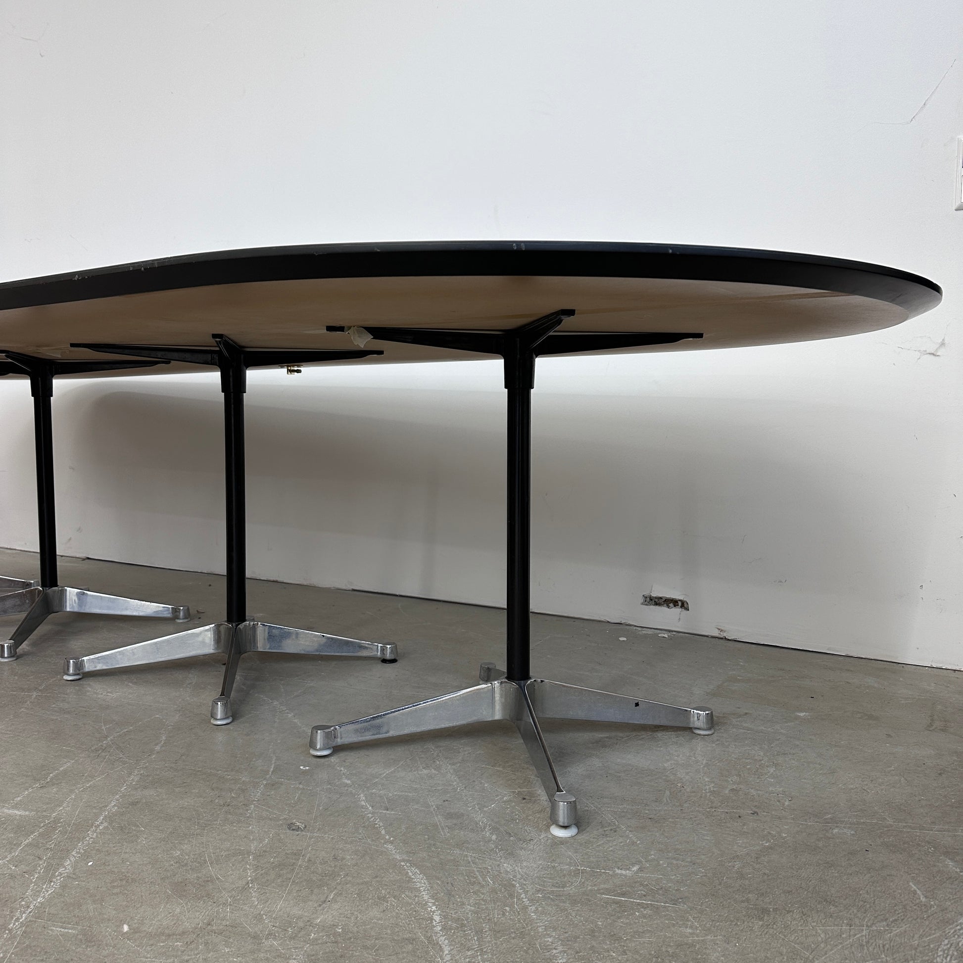 Herman Miller Konferenztisch 340x130cm Linoleum Platte