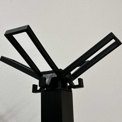 modern black Kartell Segmenti Garderobenständer coat rack with angular hooks and sleek design