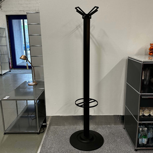 Modern black Kartell Segmenti Garderobenständer coat rack with minimalist design and circular base