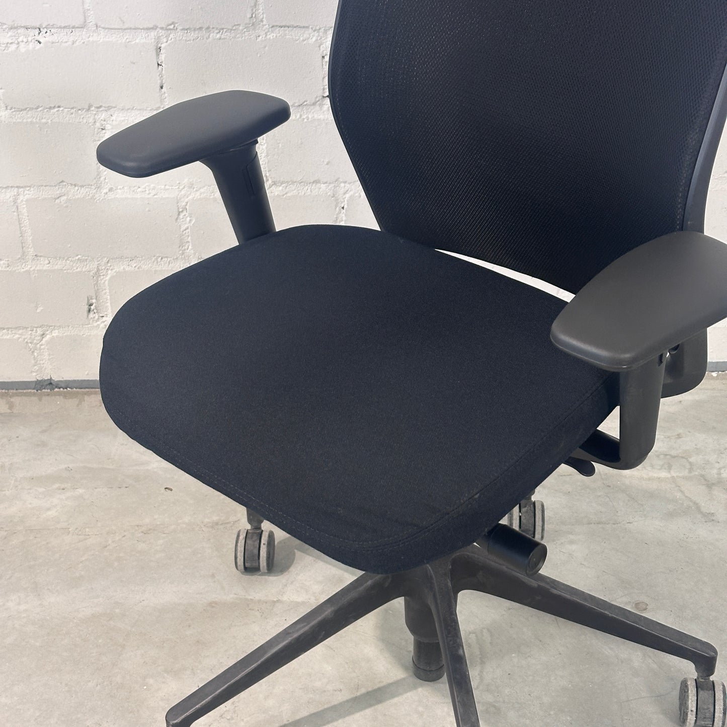 Vitra ID Mesh schwarz