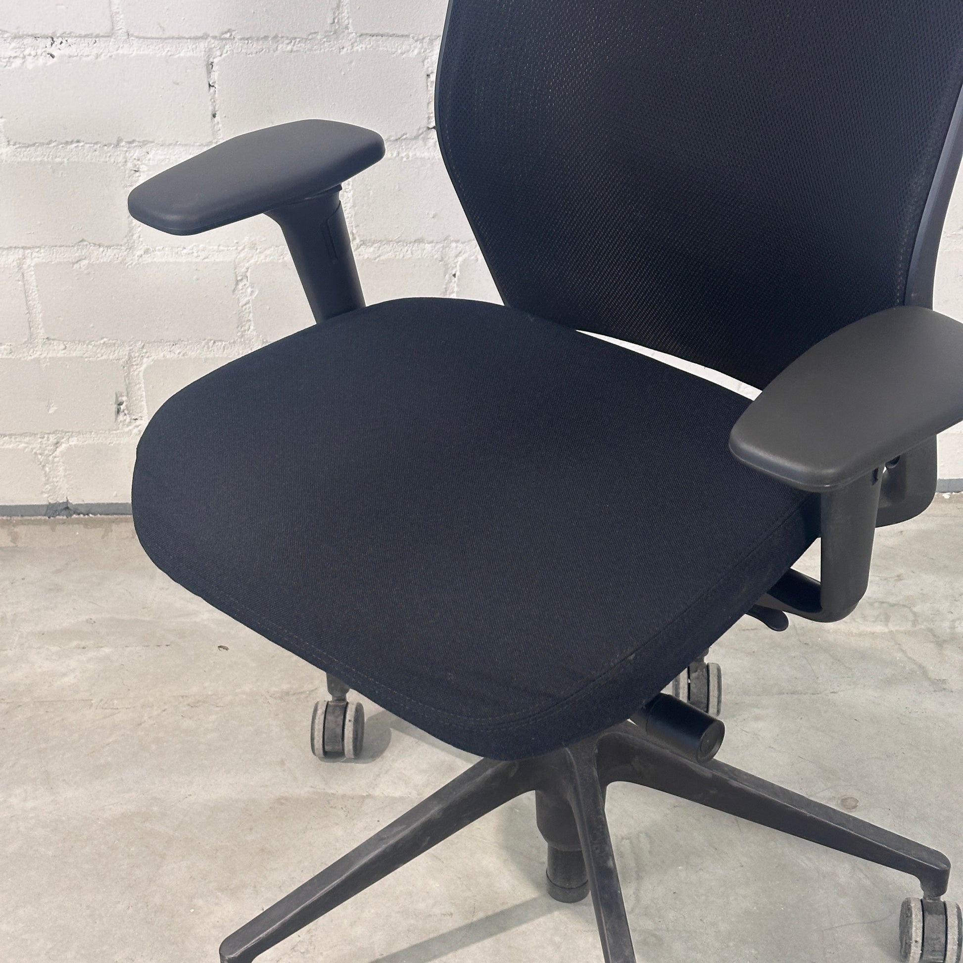 Vitra ID Mesh schwarz