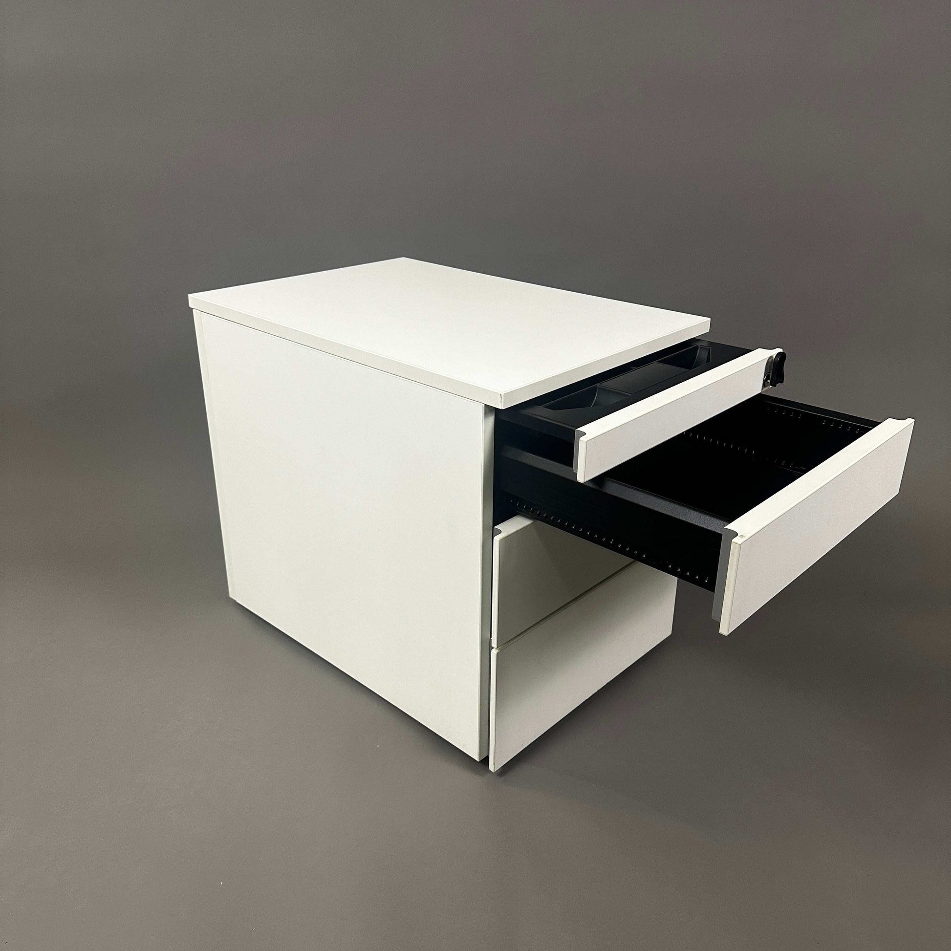 Kinnarps weißer Rollcontainer mit vier offenen Schubladen und abschließbarem Design, Maße 52x42x60 cm
