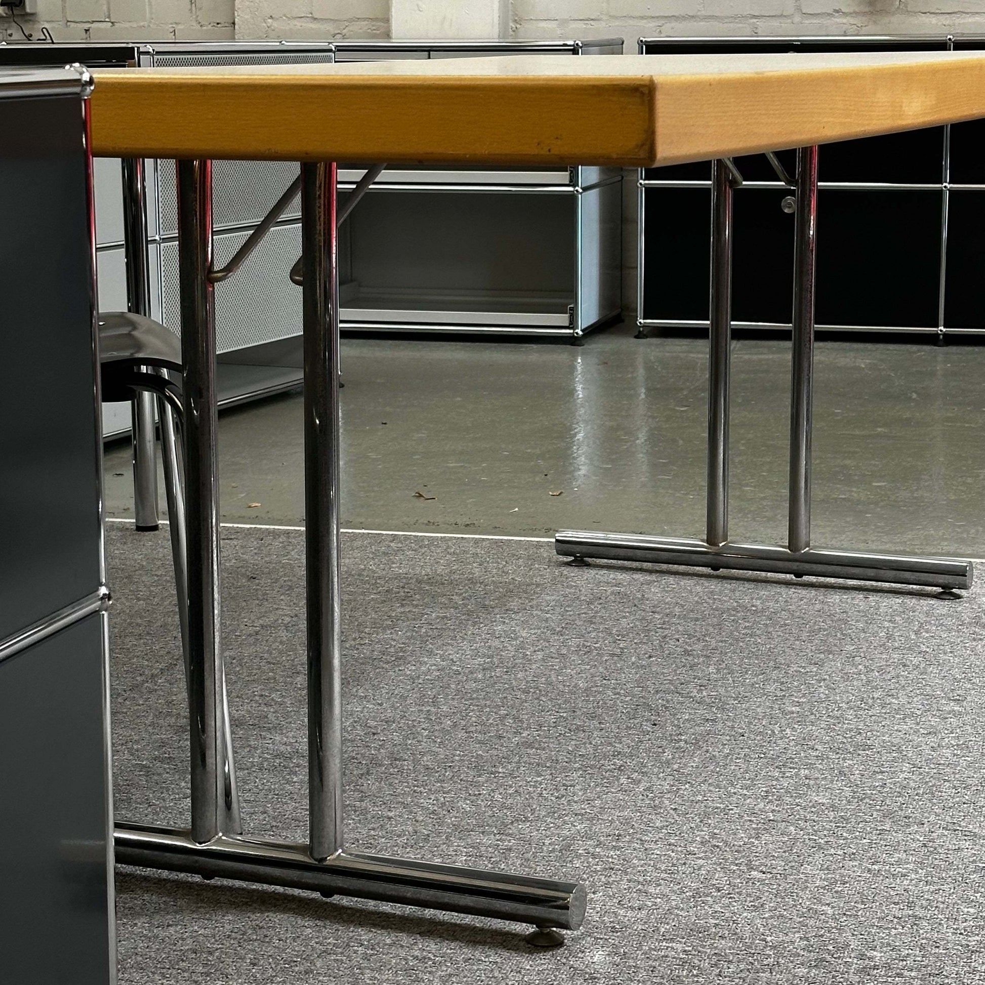 Klapptisch 160x80cm with creme beige tabletop, full metal hinges, and sturdy chrome legs in good used condition