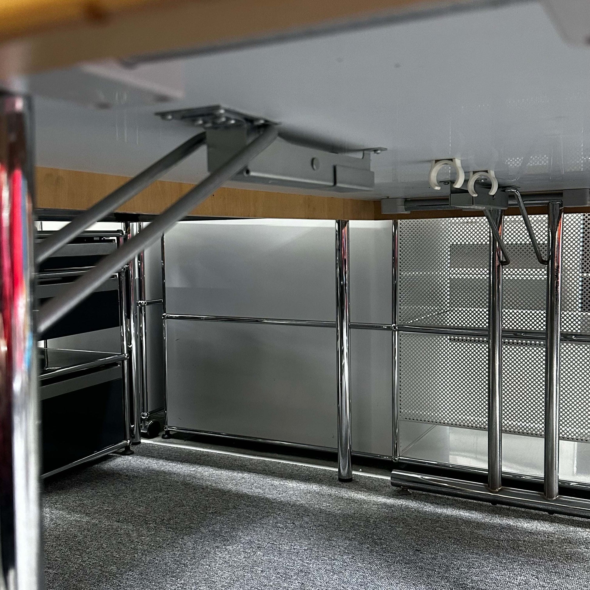 Underside view of a Klapptisch 160x80cm folding table with cream beige tabletop, metal hinges, and chrome legs.