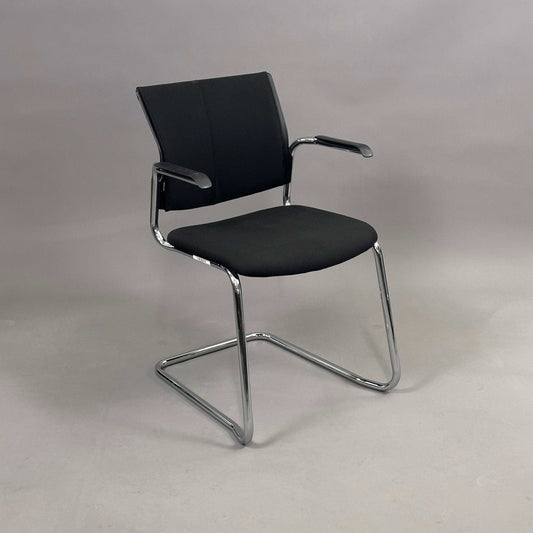 Klöber Besprechungsstuhl with black cushioned seat and backrest, chrome frame, and stackable design
