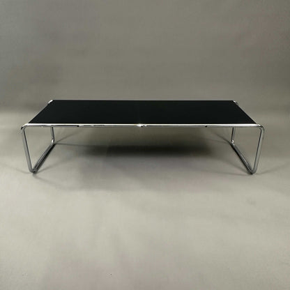Knoll Breuer Laccio Beistelltisch 135cm mit verchromtem Stahlrohrgestell und schwarz lackierter Holzplatte
