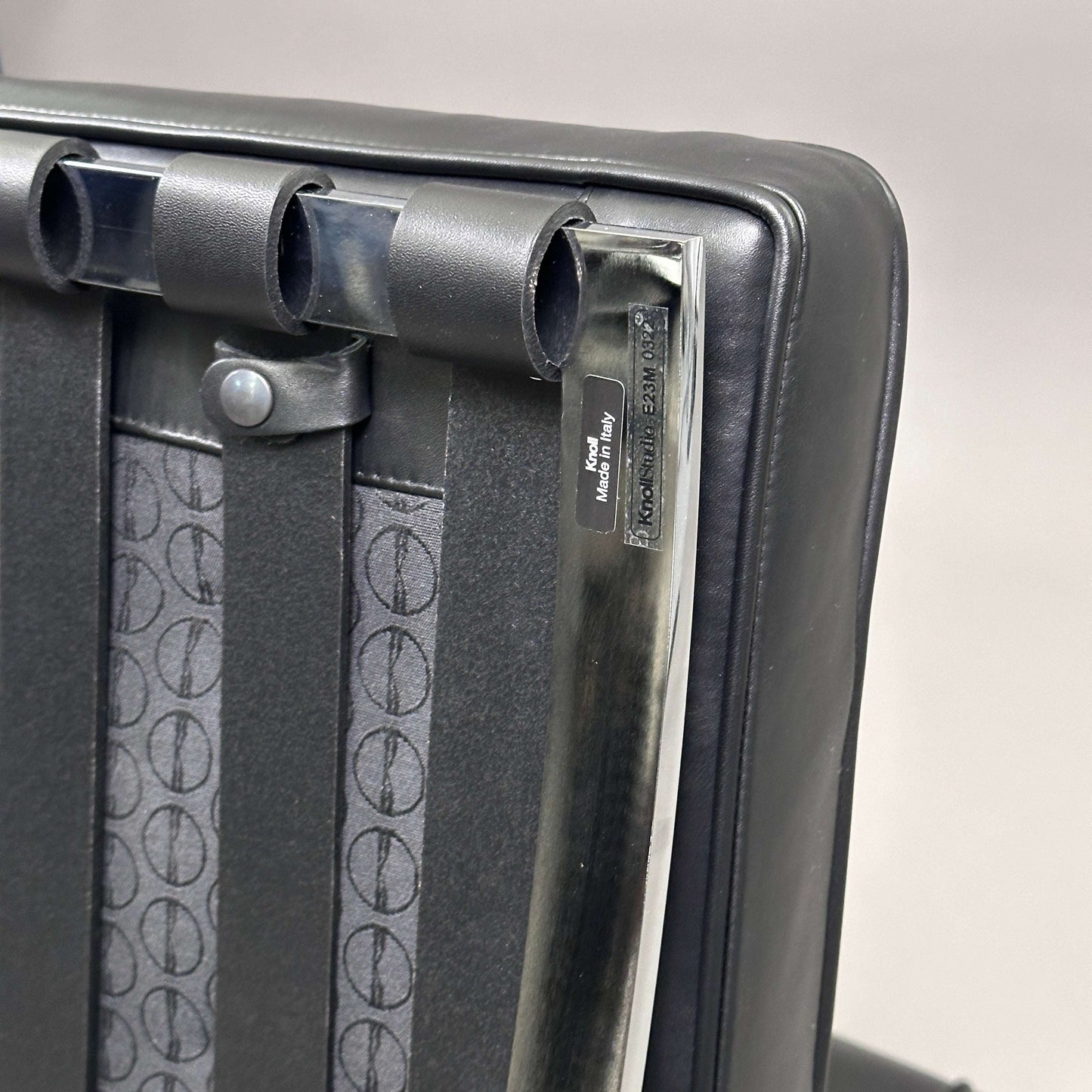 Knoll International Barcelona Sessel in Schwarz mit Lederbezug und hochglänzend verchromtem Gestell