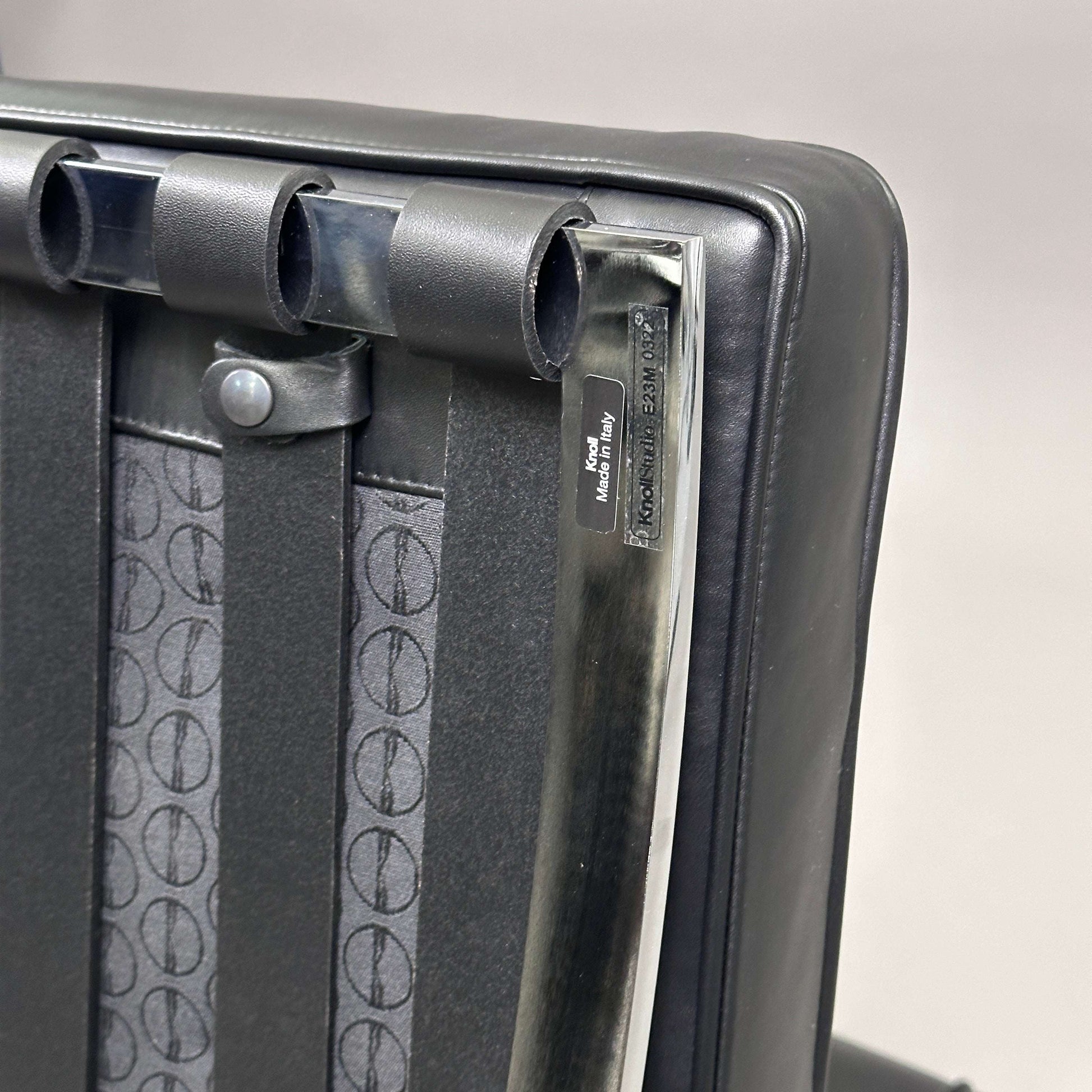 Knoll International Barcelona Sessel in Schwarz mit Lederbezug und hochglänzend verchromtem Gestell