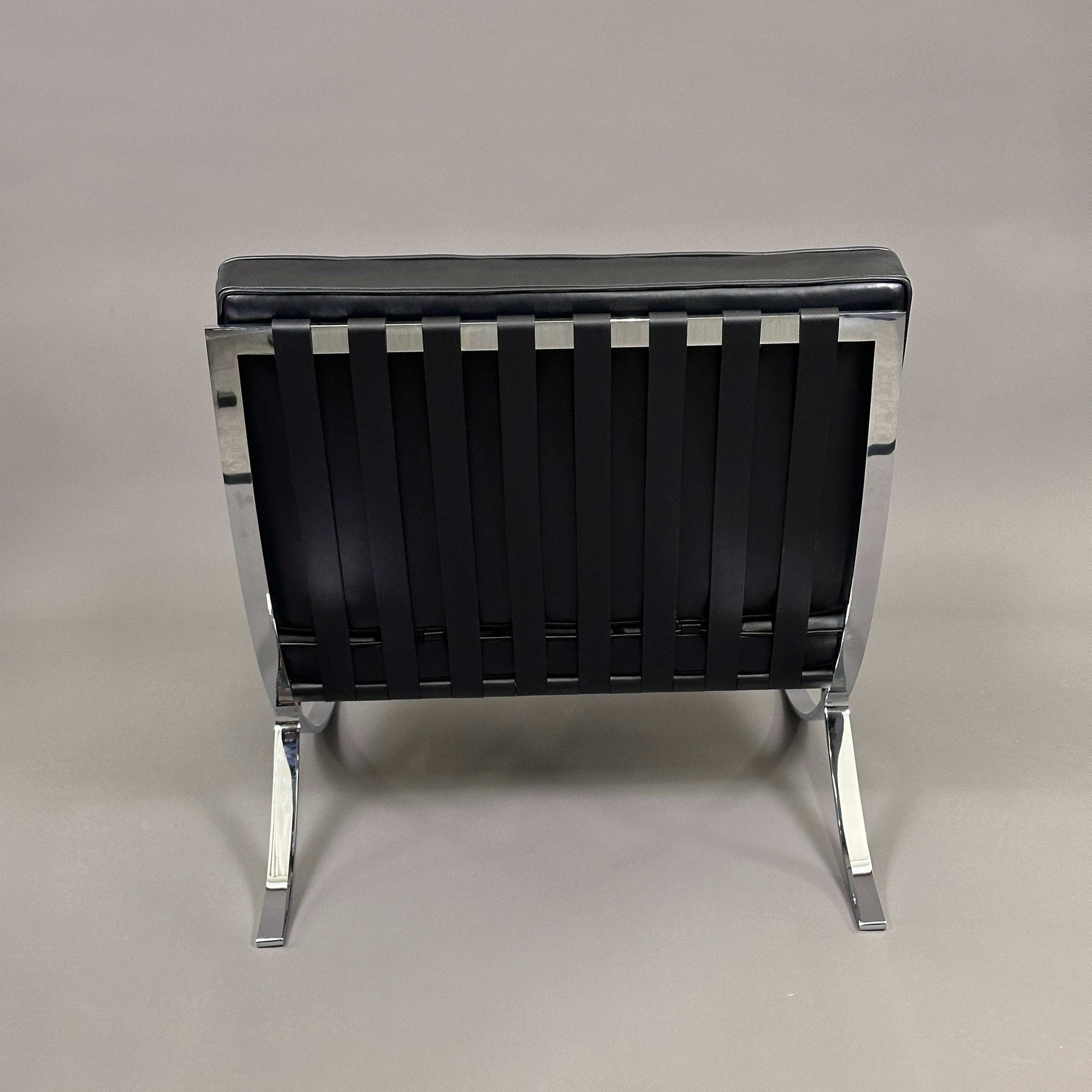 Knoll International Barcelona Sessel mit schwarzem Leder und verchromtem Stahlgestell von Ludwig Mies van der Rohe, Rückansicht