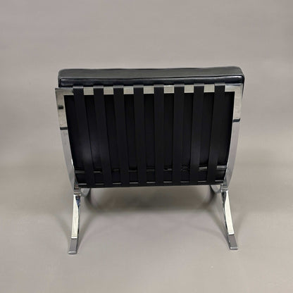 Knoll International Barcelona Sessel mit schwarzem Leder und verchromtem Stahlgestell von Ludwig Mies van der Rohe, Rückansicht