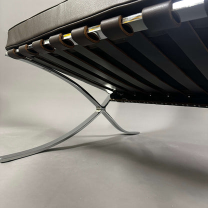 Knoll International Barcelona Sessel braunes Leder mit verchromtem Flachfederstahlgestell, modernes Design von Ludwig Mies van der Rohe