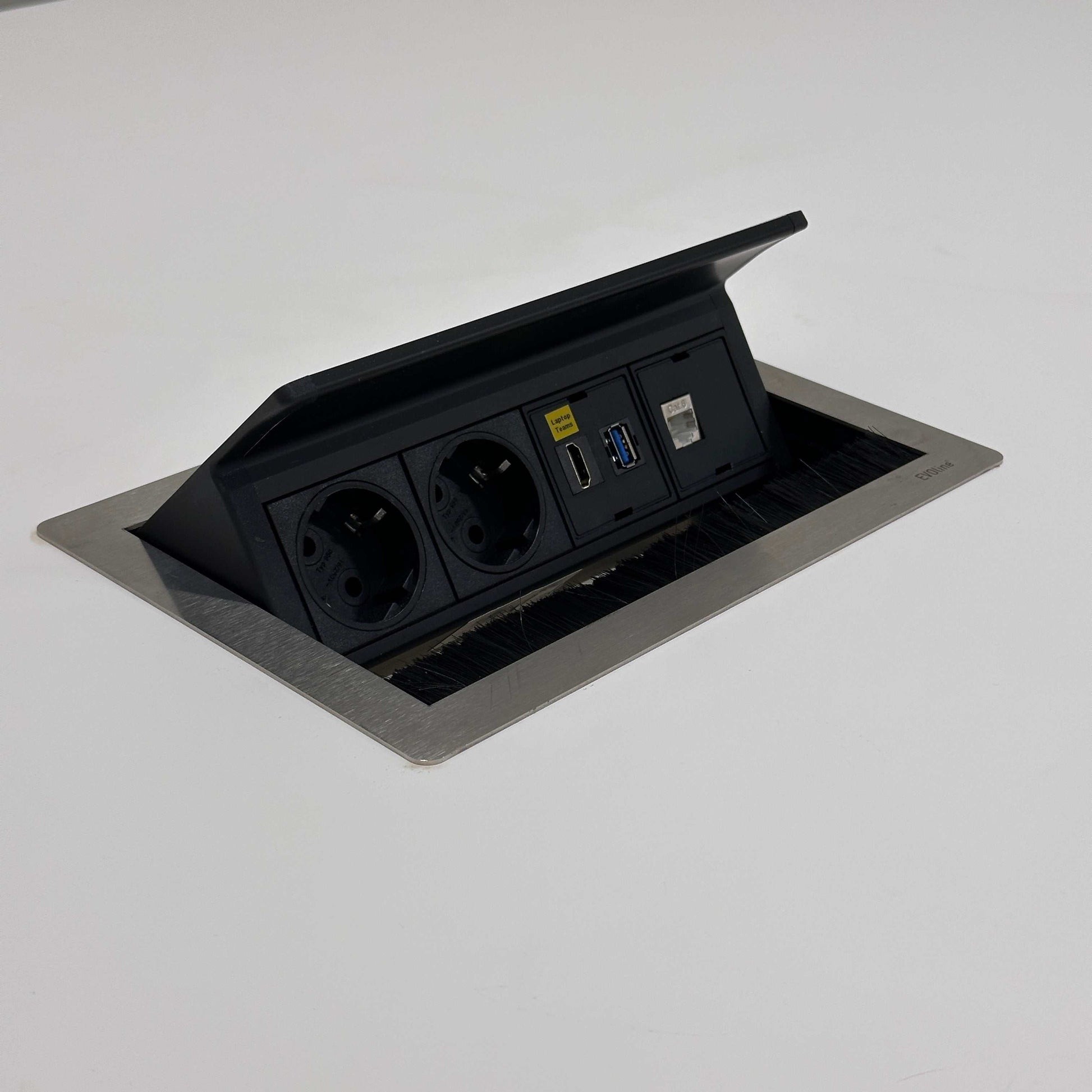 Konferenztisch höhenverstellbar mit integrierten Steckdosen, LAN, HDMI und USB-A Anschluss in weißer Tischplatte mit schwarzer Kante und silbernem Gestell