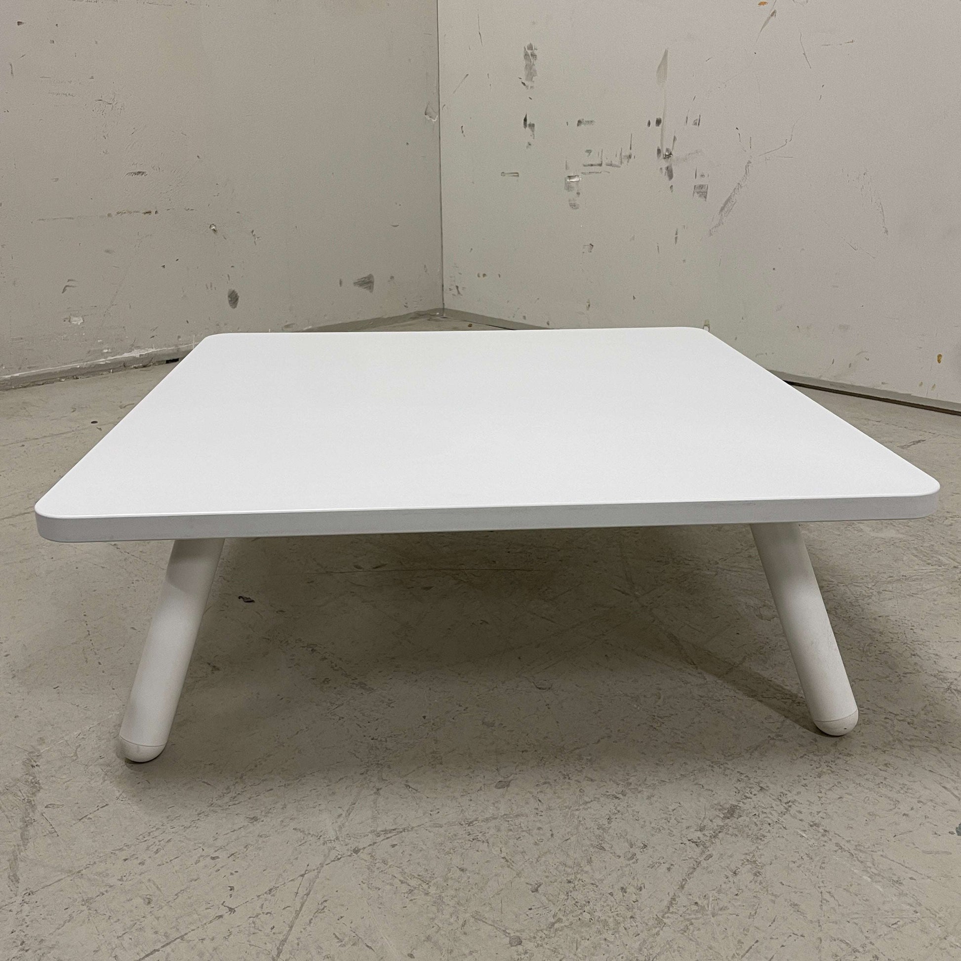 König & Neurath weißer Couchtisch NET.WORK.PLACE quadratisch 80x80x28 cm minimalistisch