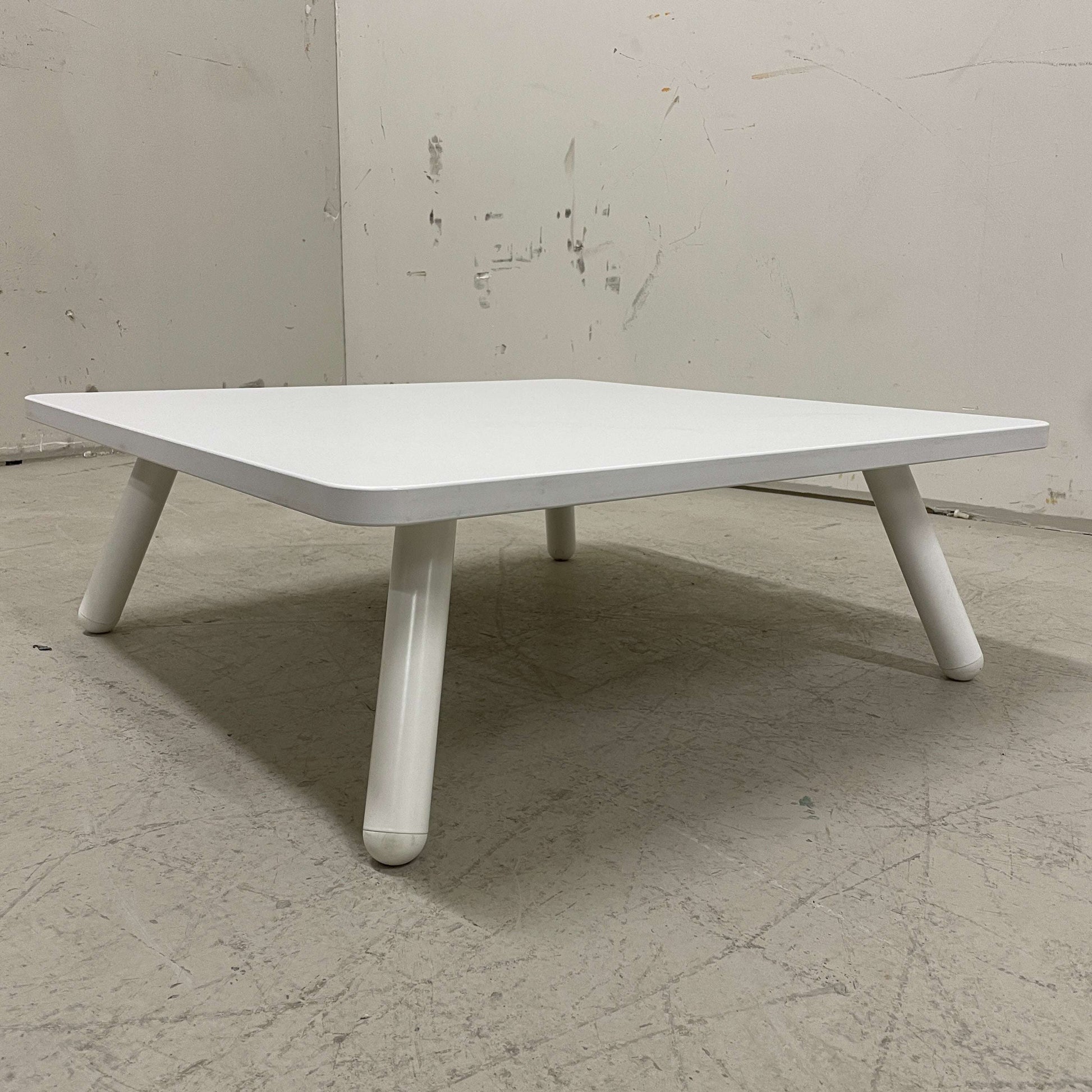 König & Neurath weißer Couchtisch NET.WORK.PLACE quadratisch 80x80x28 cm