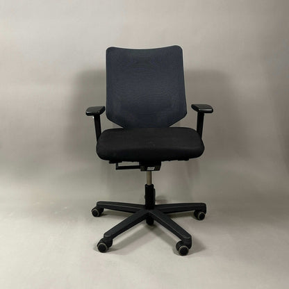 König & Neurath Jet ergonomic black office chair with adjustable armrests and caster wheels